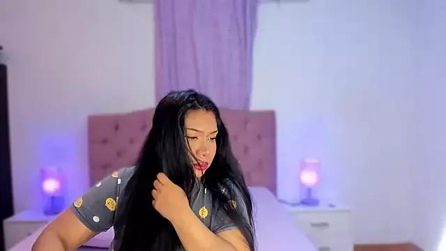 Latinabombsheell from StripChat is Freechat