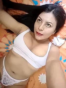Laura----w- from StripChat is Freechat