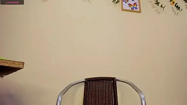 Laura-Summer from StripChat is Freechat