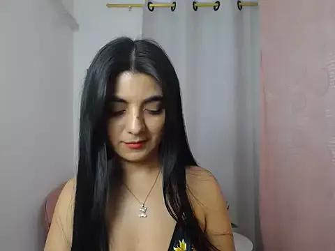 Discover our girls online shows and discover the company of countless livestreamers, with stunning shapes, sex toys and more.