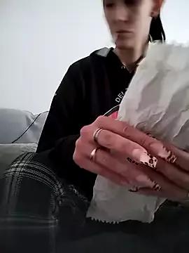 Laura_Ati from StripChat is Freechat
