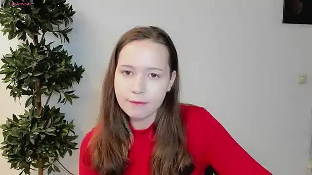 Discover our girls online shows and discover the company of countless livestreamers, with stunning shapes, sex toys and more.