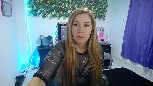 Discover our girls online shows and discover the company of countless livestreamers, with stunning shapes, sex toys and more.