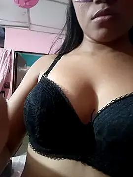 Laurabutt from StripChat is Freechat