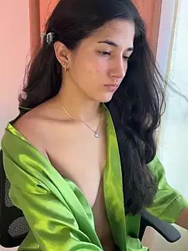 Discover our girls online shows and discover the company of countless livestreamers, with stunning shapes, sex toys and more.