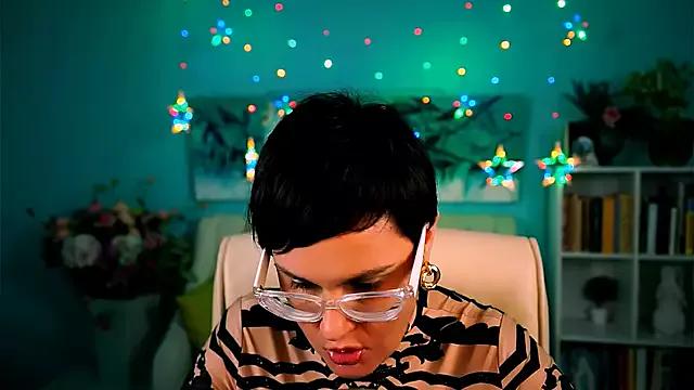 LauraDavidsons from StripChat is Freechat