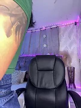 Discover our girls online shows and discover the company of countless livestreamers, with stunning shapes, sex toys and more.