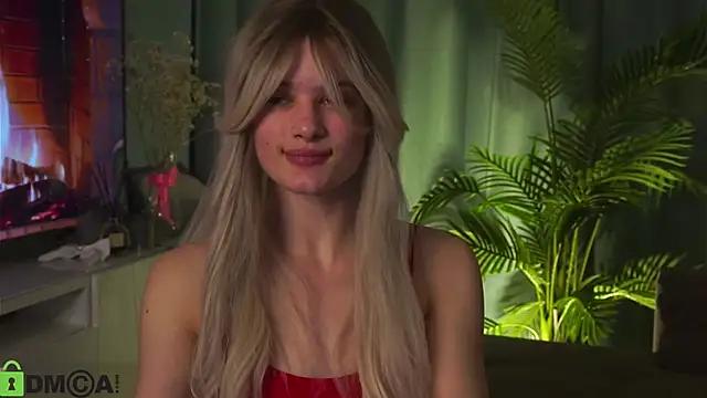Discover our girls online shows and discover the company of countless livestreamers, with stunning shapes, sex toys and more.
