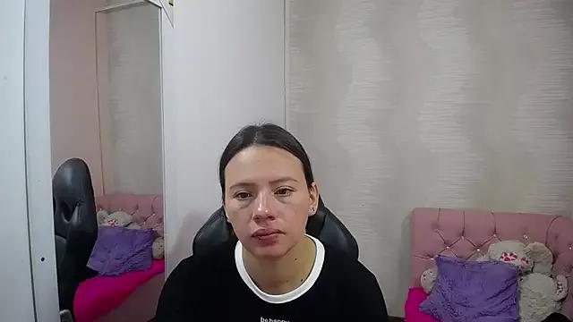 Discover our girls online shows and discover the company of countless livestreamers, with stunning shapes, sex toys and more.