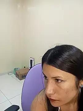 laurahotdirty from StripChat is Freechat