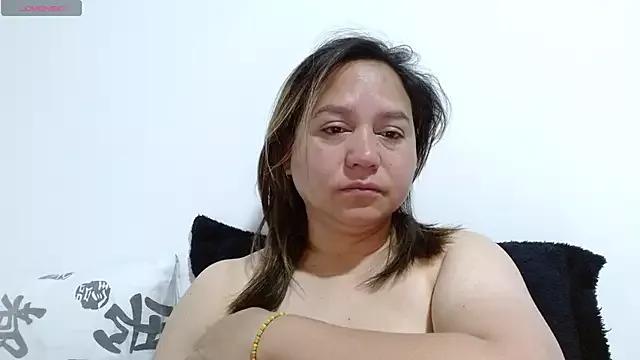 LauraReeves from StripChat is Freechat