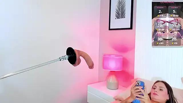 Discover our girls online shows and discover the company of countless livestreamers, with stunning shapes, sex toys and more.