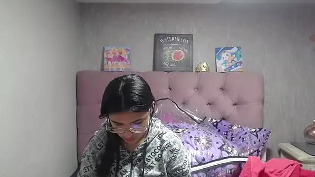 laurenelove from StripChat is Freechat