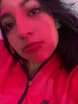 lauuraww from StripChat