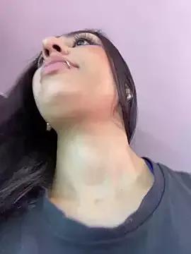Lauuraww webcams show profile image 
