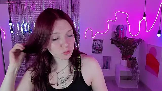 Discover our girls online shows and discover the company of countless livestreamers, with stunning shapes, sex toys and more.