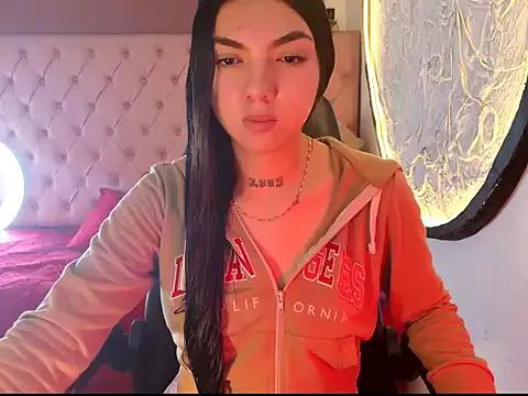 Discover our girls online shows and discover the company of countless livestreamers, with stunning shapes, sex toys and more.
