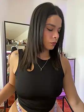 Discover our girls online shows and discover the company of countless livestreamers, with stunning shapes, sex toys and more.