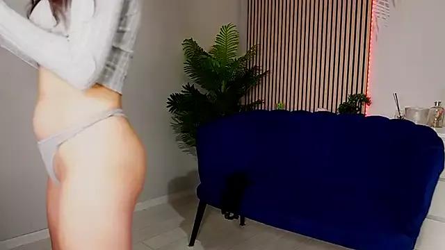 Discover our girls online shows and discover the company of countless livestreamers, with stunning shapes, sex toys and more.