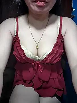 LeanaLy from StripChat is Freechat