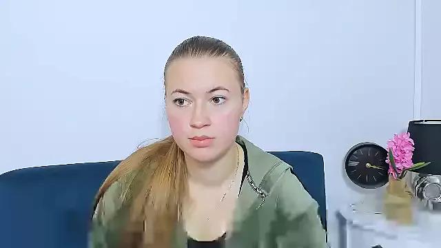 Discover our girls online shows and discover the company of countless livestreamers, with stunning shapes, sex toys and more.