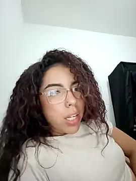 Leanna_wonderland7 from StripChat is Freechat