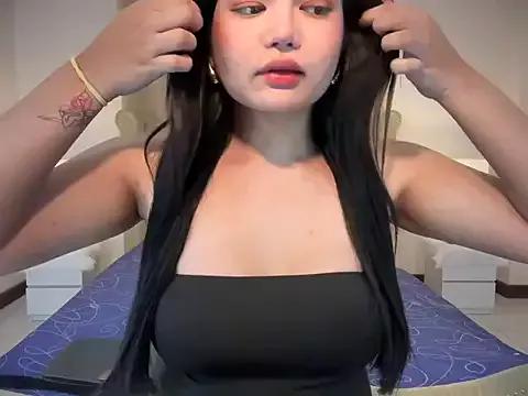 LeanneBettina from StripChat is Freechat