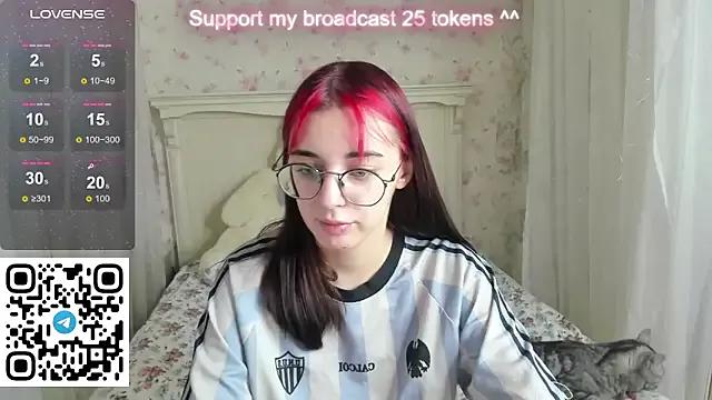 Leia_Moreno from StripChat is Freechat