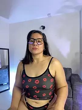 Discover our girls online shows and discover the company of countless livestreamers, with stunning shapes, sex toys and more.