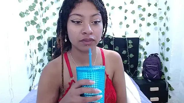 Discover our girls online shows and discover the company of countless livestreamers, with stunning shapes, sex toys and more.