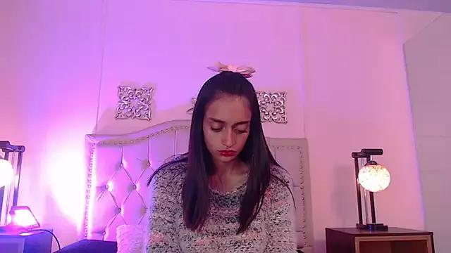 Discover our girls online shows and discover the company of countless livestreamers, with stunning shapes, sex toys and more.