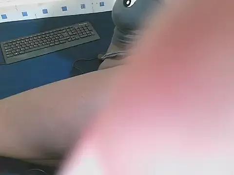 Lella-0 webcams show profile image 