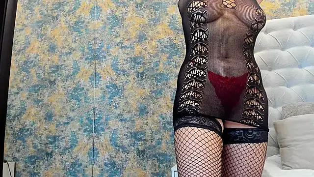 Discover our girls online shows and discover the company of countless livestreamers, with stunning shapes, sex toys and more.
