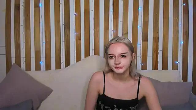 Discover our girls online shows and discover the company of countless livestreamers, with stunning shapes, sex toys and more.