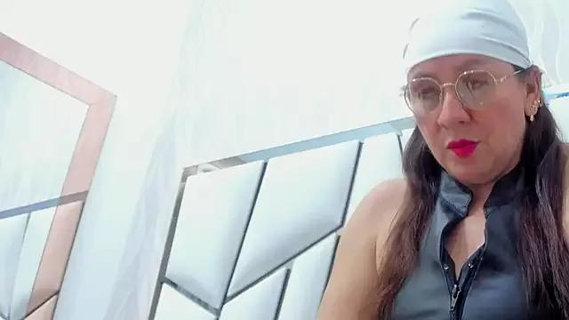 leona_taylor from StripChat is Freechat