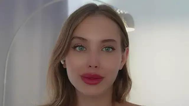Discover our girls online shows and discover the company of countless livestreamers, with stunning shapes, sex toys and more.