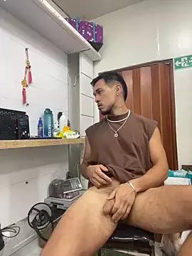 Discover our girls online shows and discover the company of countless livestreamers, with stunning shapes, sex toys and more.