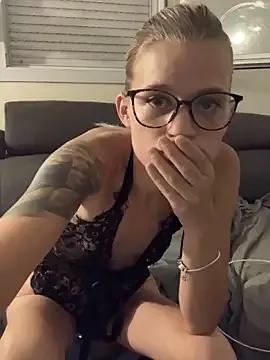 Lesamantssexy from StripChat is Freechat