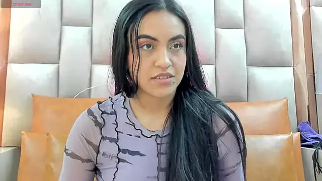 Discover our girls online shows and discover the company of countless livestreamers, with stunning shapes, sex toys and more.