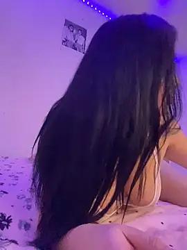 Leslydeleon23 from StripChat
