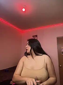 Discover our girls online shows and discover the company of countless livestreamers, with stunning shapes, sex toys and more.