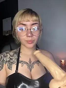 LessBoobs_gh from StripChat