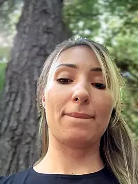 LetsFunKARINA from StripChat is Freechat