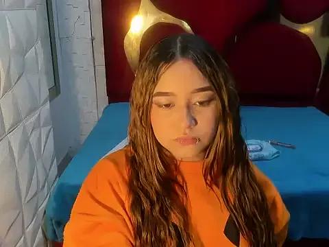 Discover our girls online shows and discover the company of countless livestreamers, with stunning shapes, sex toys and more.