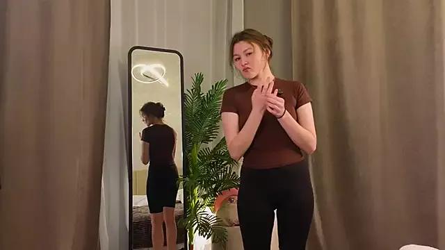 Discover our girls online shows and discover the company of countless livestreamers, with stunning shapes, sex toys and more.