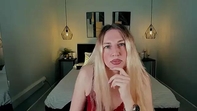 Discover our girls online shows and discover the company of countless livestreamers, with stunning shapes, sex toys and more.