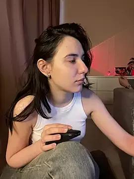 Discover our girls online shows and discover the company of countless livestreamers, with stunning shapes, sex toys and more.