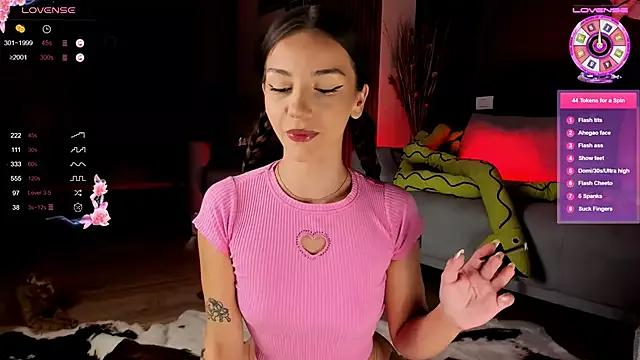 lexira1n from StripChat is Freechat