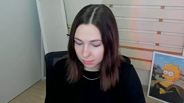 Discover our girls online shows and discover the company of countless livestreamers, with stunning shapes, sex toys and more.