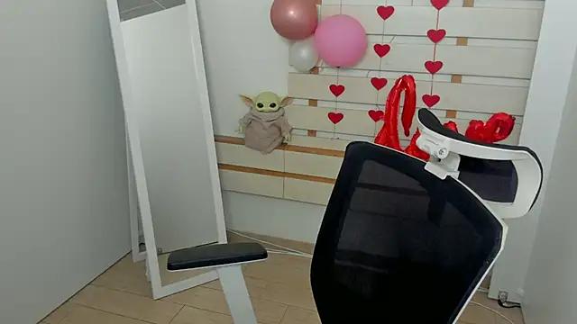 Discover our girls online shows and discover the company of countless livestreamers, with stunning shapes, sex toys and more.